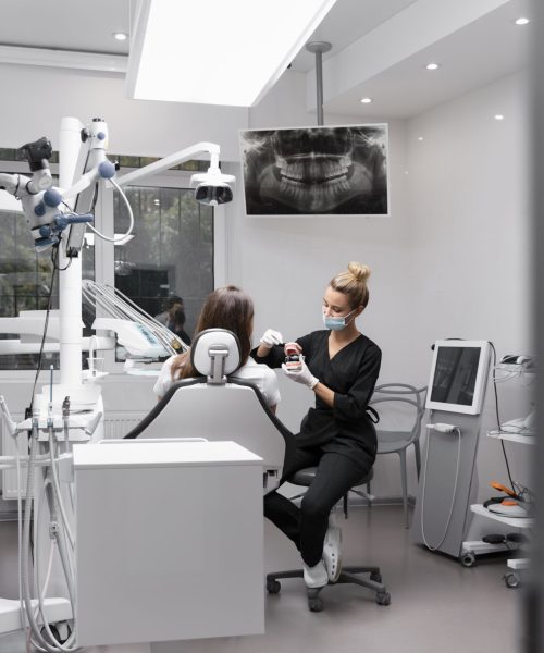 dentista-completo-com-paciente
